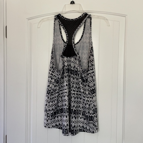 Reebok Athletic Razor Back top — size M - Picture 2 of 4